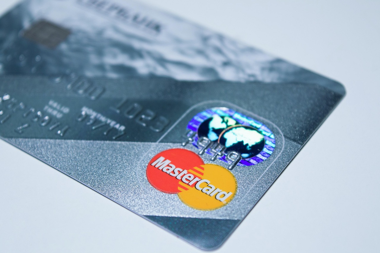 クレジットカードの枚数を減らすべき理由とは？