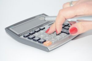 税金をクレジットで払いするメリットと注意点は？